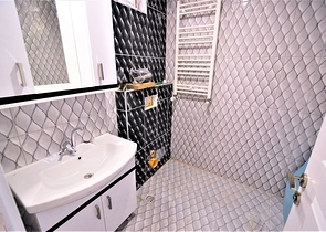 شقة واسعة في احد المجمعات على بعد 200 متر من شاطئ البحر في منطقة ليمان – أنطاليا