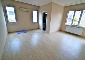 شقة واسعة في احد المجمعات على بعد 200 متر من شاطئ البحر في منطقة ليمان – أنطاليا