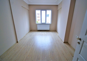 شقة واسعة في احد المجمعات على بعد 200 متر من شاطئ البحر في منطقة ليمان – أنطاليا