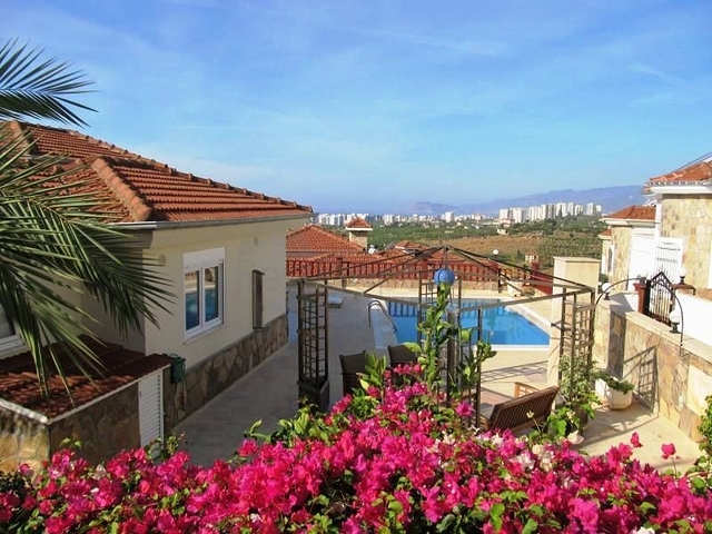 فيلا واسعة رائعة في منطقة كارجي جاك – ألانيا