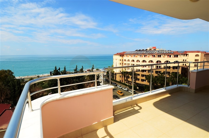 شقة مفروشة ضمن أحد المجمعات بإطلالة ساحرة على البحر الأبيض المتوسط في منطقة محمود لار – ألانيا