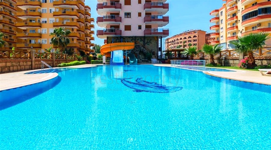 شقة مفروشة ضمن أحد المجمعات بإطلالة ساحرة على البحر الأبيض المتوسط في منطقة محمود لار – ألانيا