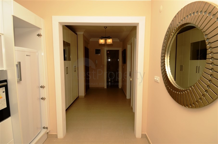 شقة مفروشة ضمن أحد المجمعات بإطلالة ساحرة على البحر الأبيض المتوسط في منطقة محمود لار – ألانيا