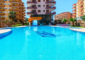 شقة مفروشة ضمن أحد المجمعات بإطلالة ساحرة على البحر الأبيض المتوسط في منطقة محمود لار – ألانيا