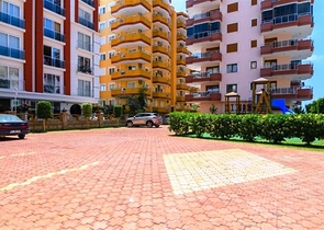 شقة مفروشة ضمن أحد المجمعات بإطلالة ساحرة على البحر الأبيض المتوسط في منطقة محمود لار – ألانيا