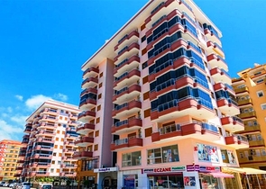 شقة مفروشة ضمن أحد المجمعات بإطلالة ساحرة على البحر الأبيض المتوسط في منطقة محمود لار – ألانيا