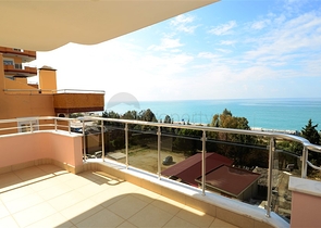 شقة مفروشة ضمن أحد المجمعات بإطلالة ساحرة على البحر الأبيض المتوسط في منطقة محمود لار – ألانيا