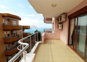 شقة مفروشة ضمن أحد المجمعات بإطلالة ساحرة على البحر الأبيض المتوسط في منطقة محمود لار – ألانيا