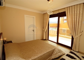 شقة مفروشة ضمن أحد المجمعات بإطلالة ساحرة على البحر الأبيض المتوسط في منطقة محمود لار – ألانيا