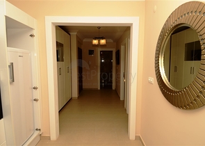 شقة مفروشة ضمن أحد المجمعات بإطلالة ساحرة على البحر الأبيض المتوسط في منطقة محمود لار – ألانيا