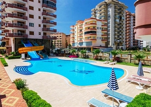 شقة مفروشة ضمن أحد المجمعات بإطلالة ساحرة على البحر الأبيض المتوسط في منطقة محمود لار – ألانيا