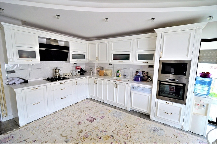 شقة بينتهاوس ضمن أحد المجمعات الفاخرة المشهورة في منطقة كونيالتي – أنطاليا