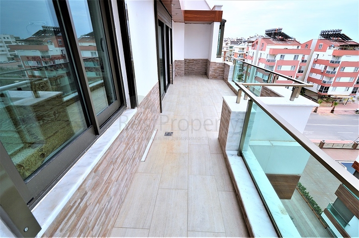 شقة بينتهاوس ضمن أحد المجمعات الفاخرة المشهورة في منطقة كونيالتي – أنطاليا