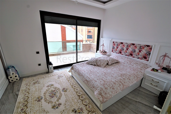 شقة بينتهاوس ضمن أحد المجمعات الفاخرة المشهورة في منطقة كونيالتي – أنطاليا