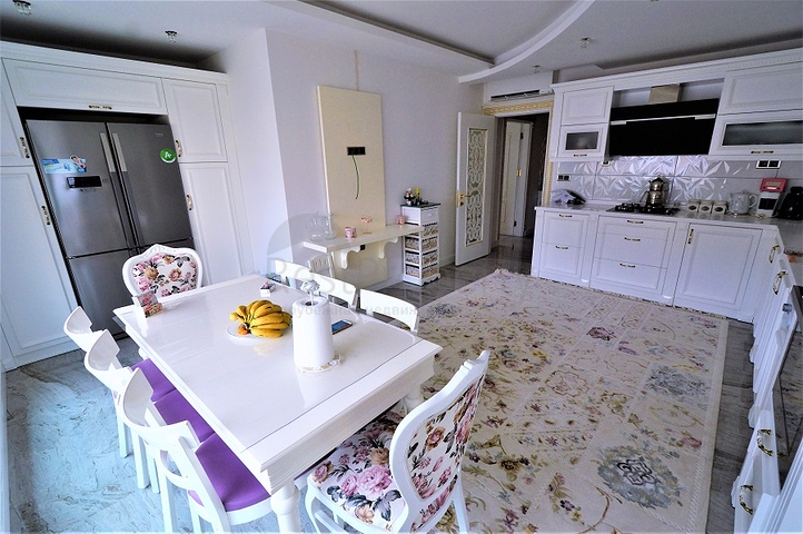 شقة بينتهاوس ضمن أحد المجمعات الفاخرة المشهورة في منطقة كونيالتي – أنطاليا