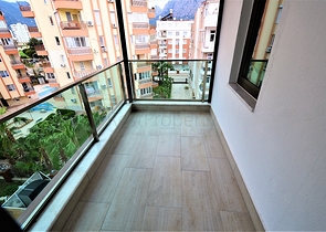 شقة بينتهاوس ضمن أحد المجمعات الفاخرة المشهورة في منطقة كونيالتي – أنطاليا