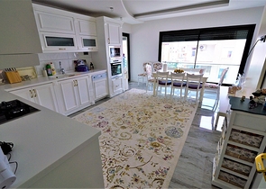 شقة بينتهاوس ضمن أحد المجمعات الفاخرة المشهورة في منطقة كونيالتي – أنطاليا