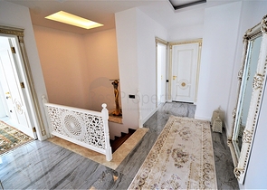 شقة بينتهاوس ضمن أحد المجمعات الفاخرة المشهورة في منطقة كونيالتي – أنطاليا