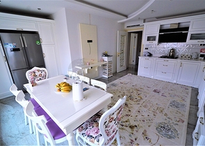 شقة بينتهاوس ضمن أحد المجمعات الفاخرة المشهورة في منطقة كونيالتي – أنطاليا