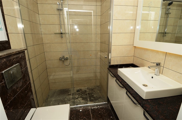 شقة واسعة بتخطيط 2+1 ضمن مجمع رائع على ضفاف النهر في منطقة أوبا – ألانيا