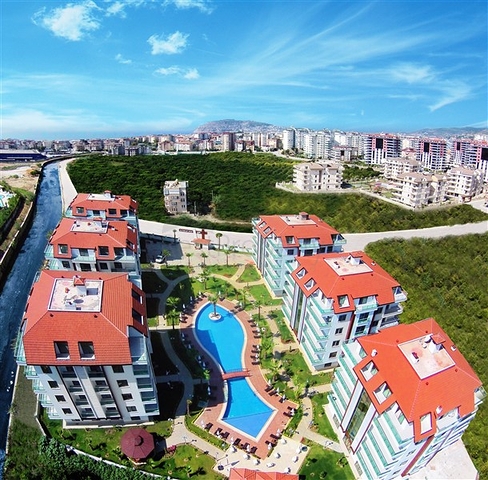 شقة واسعة بتخطيط 2+1 ضمن مجمع رائع على ضفاف النهر في منطقة أوبا – ألانيا