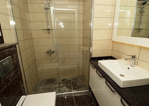 شقة واسعة بتخطيط 2+1 ضمن مجمع رائع على ضفاف النهر في منطقة أوبا – ألانيا