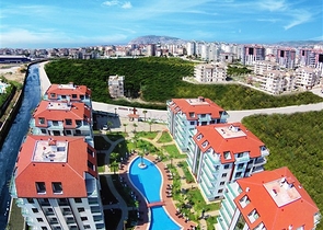 شقة واسعة بتخطيط 2+1 ضمن مجمع رائع على ضفاف النهر في منطقة أوبا – ألانيا