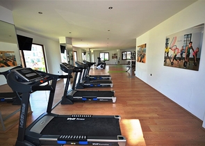 شقة واسعة بتخطيط 2+1 ضمن مجمع رائع على ضفاف النهر في منطقة أوبا – ألانيا