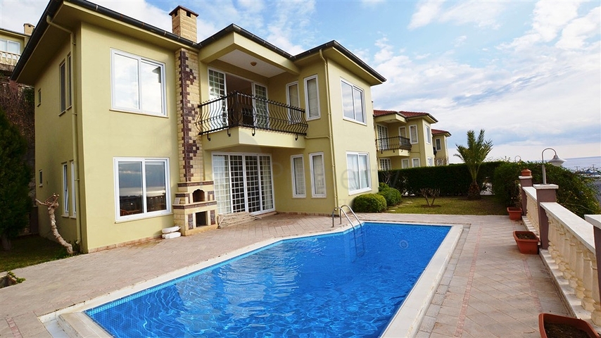 فيلا فاخرة في أحد المجمعات الفريدة على ساحل البحر الأبيض المتوسط في منطقة كارجي جاك – ألانيا