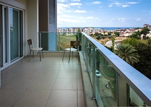 شقة بتخطيط 1+1 ضمن أحد المجمعات الفاخرة بإطلالة بحرية رائعة في منطقة أفسلار – ألانيا