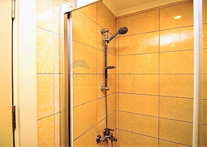 شقة بتخطيط 1+1 ضمن أحد المجمعات الفاخرة بإطلالة بحرية رائعة في منطقة أفسلار – ألانيا