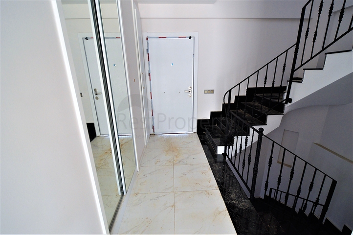 مجمع فيلات في المراحل النهائية من الإنشاء في منطقة كونيالتي – أنطاليا