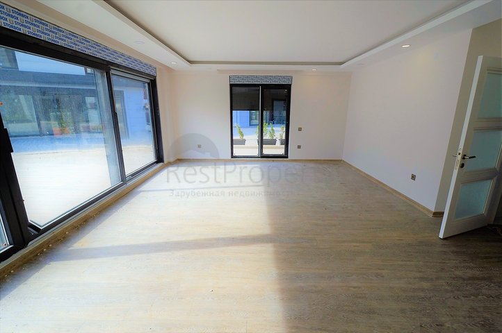 مجمع فيلات في المراحل النهائية من الإنشاء في منطقة كونيالتي – أنطاليا