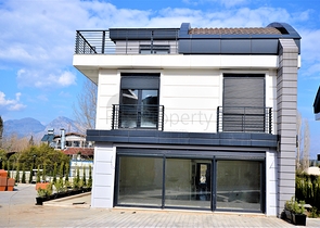 مجمع فيلات في المراحل النهائية من الإنشاء في منطقة كونيالتي – أنطاليا