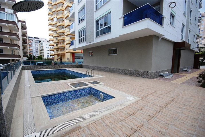 شقة بتخطيط 1+1 في منطقة محمود لار – ألانيا