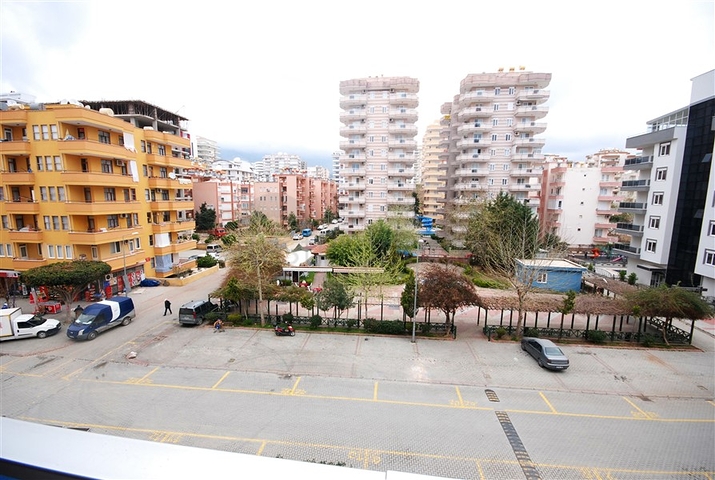 شقة بتخطيط 1+1 في منطقة محمود لار – ألانيا