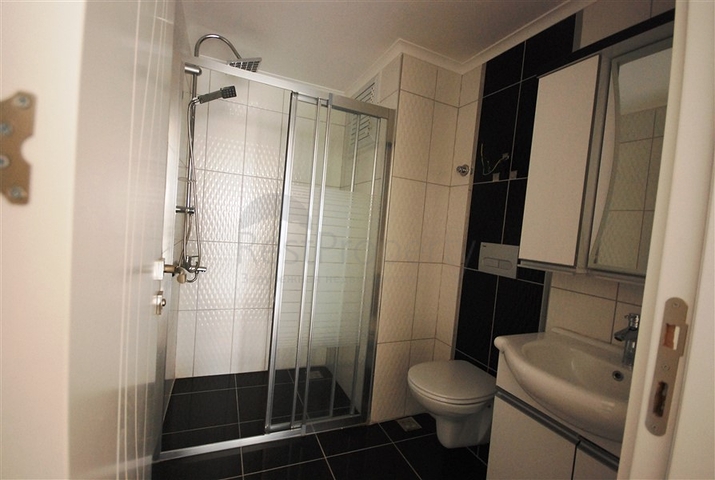 شقة بتخطيط 1+1 في منطقة محمود لار – ألانيا