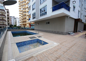 شقة بتخطيط 1+1 في منطقة محمود لار – ألانيا