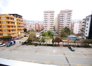 شقة بتخطيط 1+1 في منطقة محمود لار – ألانيا