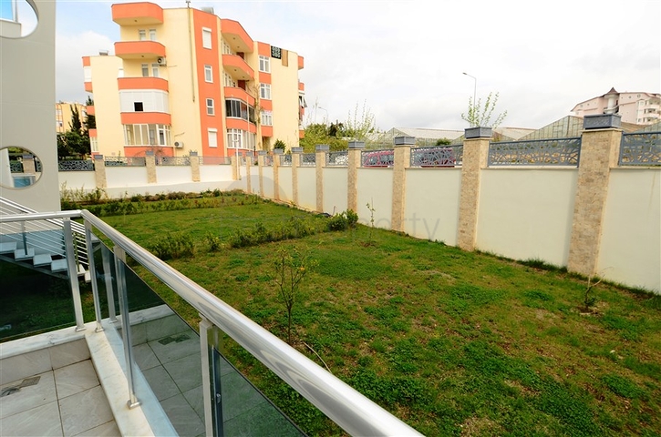 شقة بتخطيط 2+1 مع حديقة ضمن أحد المجمعات الرائعة في منطقة أفسلار – ألانيا