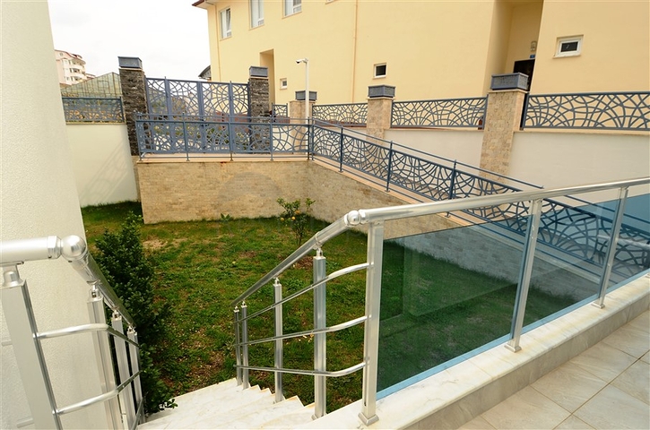 شقة بتخطيط 2+1 مع حديقة ضمن أحد المجمعات الرائعة في منطقة أفسلار – ألانيا