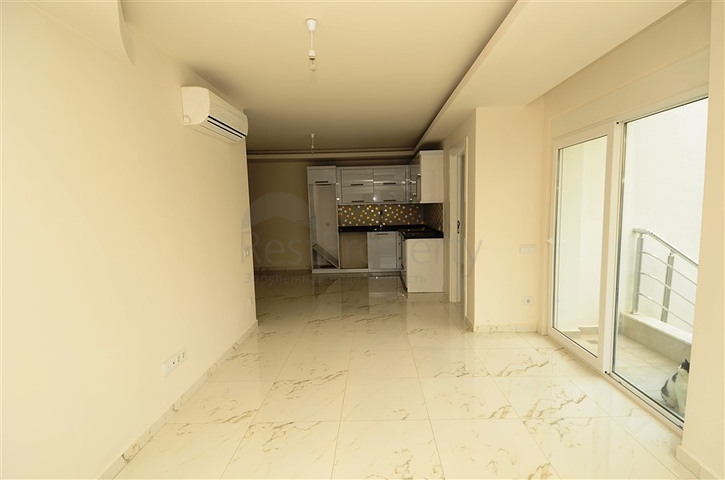 شقة بتخطيط 2+1 مع حديقة ضمن أحد المجمعات الرائعة في منطقة أفسلار – ألانيا