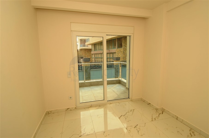 شقة بتخطيط 2+1 مع حديقة ضمن أحد المجمعات الرائعة في منطقة أفسلار – ألانيا