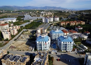 شقة بتخطيط 2+1 مع حديقة ضمن أحد المجمعات الرائعة في منطقة أفسلار – ألانيا