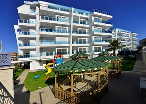 شقة بتخطيط 2+1 مع حديقة ضمن أحد المجمعات الرائعة في منطقة أفسلار – ألانيا