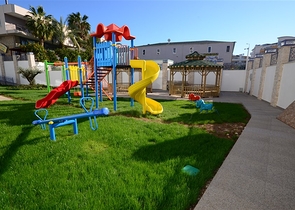 شقة بتخطيط 2+1 مع حديقة ضمن أحد المجمعات الرائعة في منطقة أفسلار – ألانيا