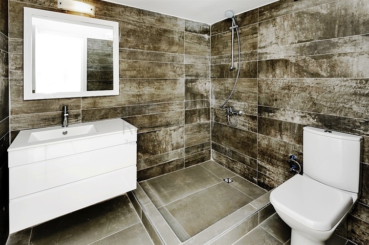 فيلا فاخرة تطل على البحر في شمال مدينة قبرص