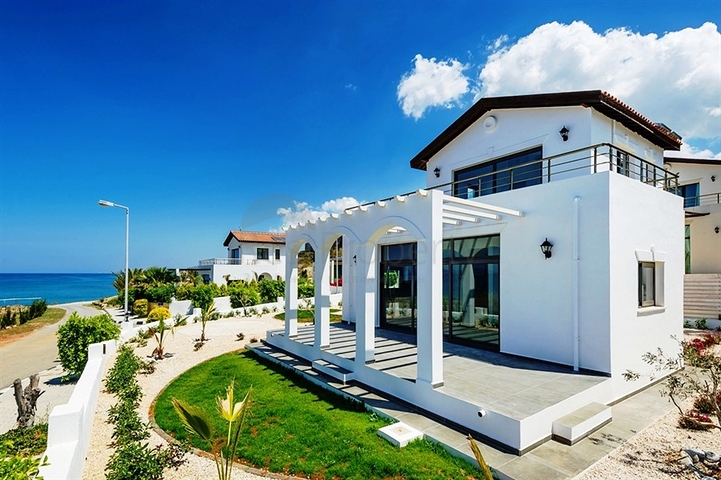 فيلا فاخرة تطل على البحر في شمال مدينة قبرص