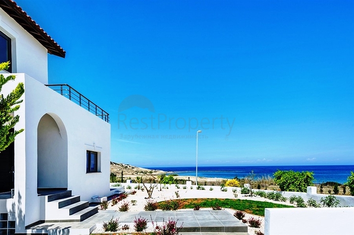 فيلا فاخرة تطل على البحر في شمال مدينة قبرص