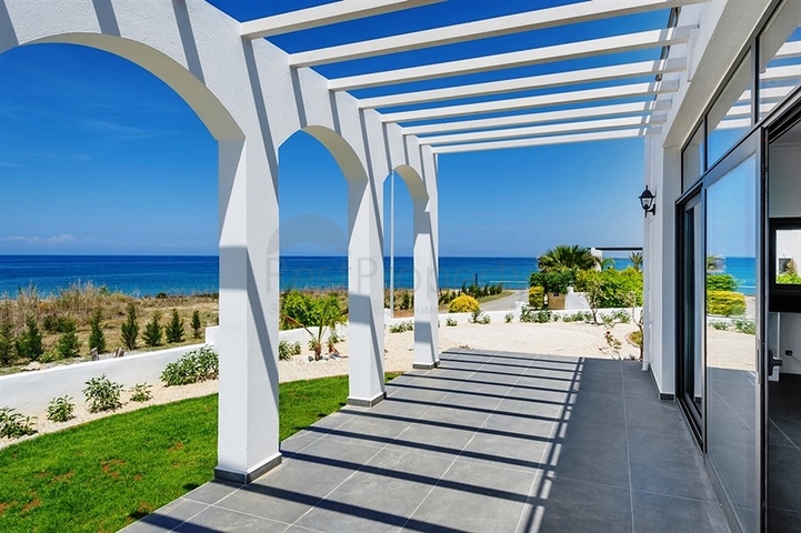 فيلا فاخرة تطل على البحر في شمال مدينة قبرص